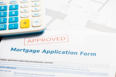 Onaylı mortgage kredisi anlaşması uygulaması. Yakın.