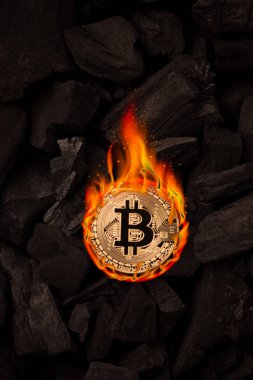 Yanan altın bitcoin sikke