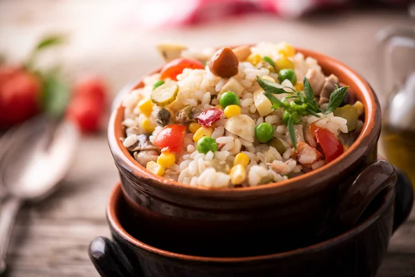 Deliciosa ensalada de arroz con verduras — Foto de Stock