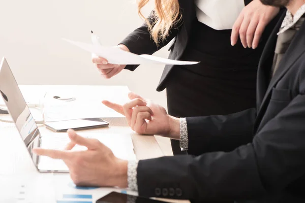 Gente Negocios Durante Discusión Del Plan Negocios Reunión Cerca — Foto de Stock