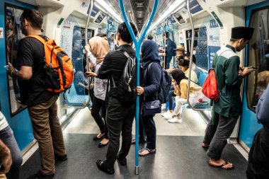 KUALA LUMPUR, MALAYSIA 12 Mart 2020 - Malezya MRT (Mass Rapid Transit) treni, gelecek nesil için bir taşımacılık. MRT ayrıca gelişmiş bir ülke olarak Malezya 'yı da getiriyor.