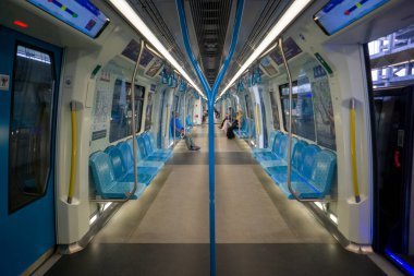 KUALA LUMPUR, MALAYSIA 12 Mart 2020 - Malezya MRT (Mass Rapid Transit) treni, gelecek nesil için bir taşımacılık. MRT ayrıca gelişmiş bir ülke olarak Malezya 'yı da getiriyor.