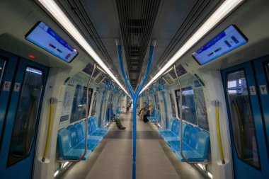 KUALA LUMPUR, MALAYSIA 12 Mart 2020 - Malezya MRT (Mass Rapid Transit) treni, gelecek nesil için bir taşımacılık. MRT ayrıca gelişmiş bir ülke olarak Malezya 'yı da getiriyor.