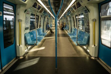 KUALA LUMPUR, MALAYSIA 12 Mart 2020 - Malezya MRT (Mass Rapid Transit) treni, gelecek nesil için bir taşımacılık. MRT ayrıca gelişmiş bir ülke olarak Malezya 'yı da getiriyor.