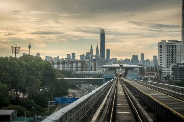 KUALA LUMPUR, MALAYSIA 12 Mart 2020 - Malezya MRT (Mass Rapid Transit) treni, gelecek nesil için bir taşımacılık. MRT ayrıca gelişmiş bir ülke olarak Malezya 'yı da getiriyor.