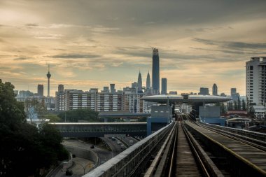 KUALA LUMPUR, MALAYSIA 12 Mart 2020 - Malezya MRT (Mass Rapid Transit) treni, gelecek nesil için bir taşımacılık. MRT ayrıca gelişmiş bir ülke olarak Malezya 'yı da getiriyor.