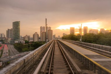 KUALA LUMPUR, MALAYSIA 12 Mart 2020 - Malezya MRT (Mass Rapid Transit) treni, gelecek nesil için bir taşımacılık. MRT ayrıca gelişmiş bir ülke olarak Malezya 'yı da getiriyor.