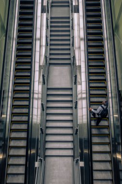 KUALA LUMPUR, MALAYSIA 12 Mart 2020 - Malezya MRT (Mass Rapid Transit) treni, gelecek nesil için bir taşımacılık. MRT ayrıca gelişmiş bir ülke olarak Malezya 'yı da getiriyor.