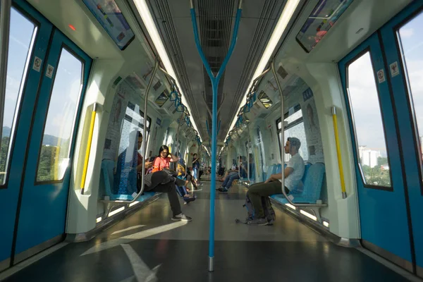 Kuala Lumpur Malaysia Julho 2017 Commuters Mass Rapid Transit Mrt — Fotografia de Stock