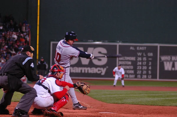 Atlanta Braves Hall Fame Slugger Parçalayıcı Jones Vuruş Boston Red — Stok fotoğraf