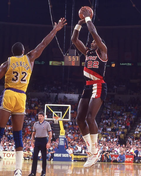 Portland Trailblazers Clyde Drexler Being Defended Los Angeles Lakers Legend — Stock Photo, Image