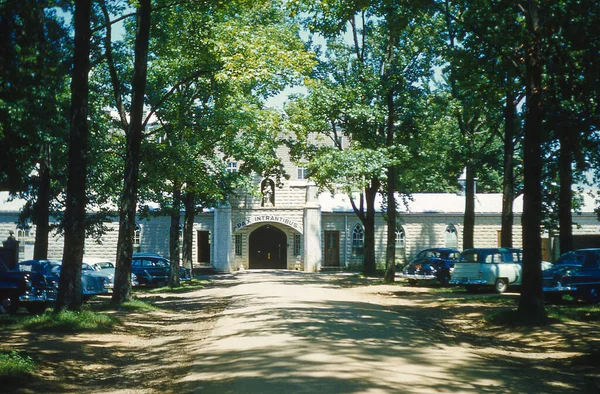 ケンタッキー州バーズタウンにある修道院の歴史的写真 1950年代に撮影された画像 カラースライドからの画像 — ストック写真