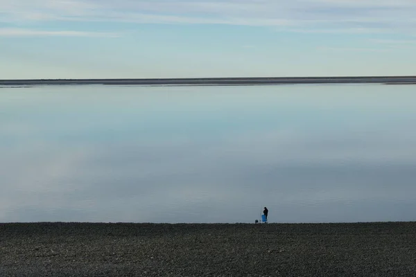 Einzelgänger Mit Blick Aufs Meer — Stockfoto