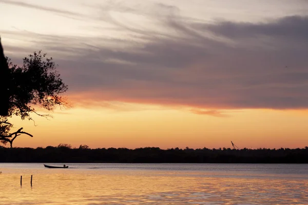 Cennet Sahili 'nde, Playa Paraiso' da, Paraiso 'da, Tabasco' da, Meksika 'da gün batımının muhteşem manzarası..
