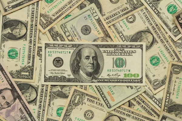 Uma Nota Cem Dólares Tapete Notas Dólar Denominação Pequena — Fotografia de Stock