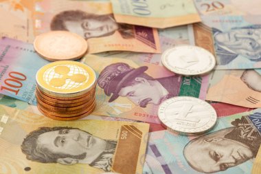 Birkaç kripto para birimi, bitcoin, ethereum, litekoin, dalgalanma, yanında Venezuela 'dan gelen para..