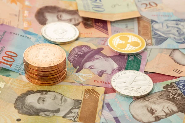 Birkaç kripto para birimi, bitcoin, ethereum, litekoin, dalgalanma, yanında Venezuela 'dan gelen para..