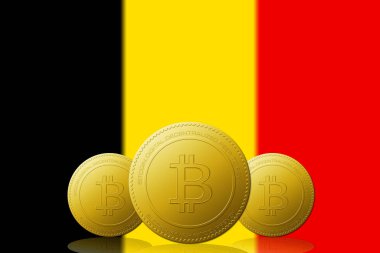 Arka planda Belçika bayrağı bulunan üç Bitcoin kripto para birimi.