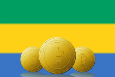 Arka planda Gabon bayrağı olan üç Bitcoin kripto para birimi.