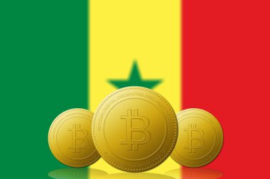 Arka planda Senegal bayrağı olan üç Bitcoins kripto para birimi.