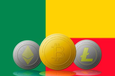 Üç kripto para birimi Bitcoin Ethereum ve arka planda Belice bayrağı olan Litecoin