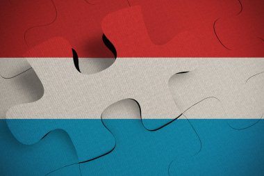 Bir Lüksemburg FLAG 'ının kriz ve entegrasyon kavramının kompozisyonu PUZLE 3D RENDER' DA KURTULDU