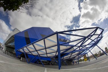 Pert, Batı Avustralya / Avustralya -16 / 01 / 2013: Perth Arena 'nın balık bakışı, Batı Avustralya' nın Perth kentindeki bir eğlence ve spor arenası..