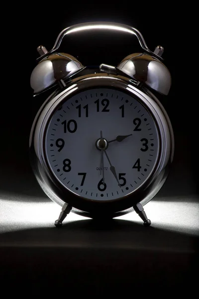 Nice Old Vintage Chrome Metal Twin Bell Alarm Clock Black — Stockfoto