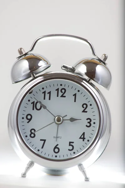 Nice Old Vintage Chrome Metal Twin Bell Alarm Clock White — Stock Photo, Image