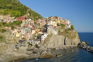 Manarola, İtalya - 29 Haziran 2018: Güzel şehir, Haziran 2018 sırasında Cinque Terre İtalya parçası olan Manarola, görünüm