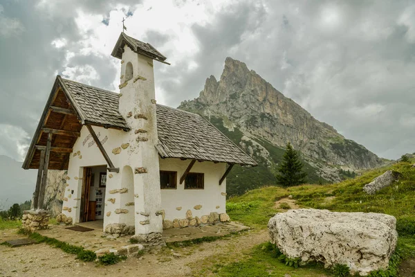 Small Chapel Falzarego Pass Dolomites Mountains Italy — Stock Photo, Image