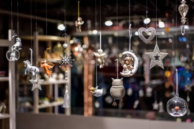 Birçok küçük isimlerinden oluşan tipik Noel mal