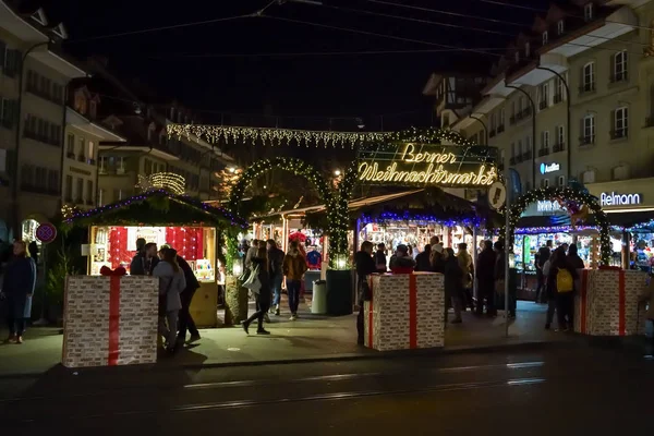 Bern Zwitserland December 2018 Mensen Bezoekt Traditionele Kerstmarkt Bern Zwitserland — Stockfoto