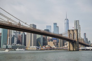 New York City, Amerika Birleşik Devletleri - 4 Ekim 2018: Görünüm BrooklynKöprüsü ve sonbahar 2018 yılında güneşli gün boyunca New York'ta skycrapers