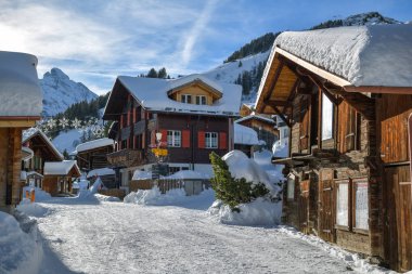 Murren, İsviçre: 16 Ocak 2019: kış atmosferde güzel köy, Murren İsviçre Alpleri'nde kış 2019