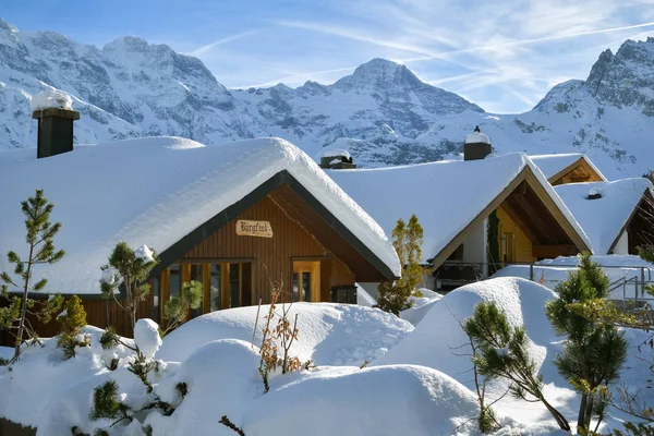 Муррен Швейцария Января 2019 Года Маленькие Деревянные Домики Покрытые Свежим — стоковое фото