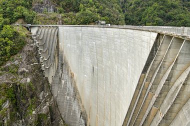 Isviçre 'deki Locarno şehrine yakın Val Verzasca 'da Verzasca Barajı