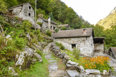 Ticino kantonundaki Val Verzasca'daki eski ortaçağ köyü