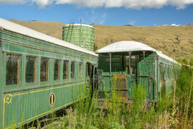 Ahşap vagonlu eski terk edilmiş tren