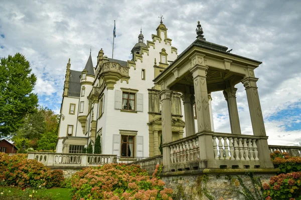 Meggenhorn castillo en la pequeña ciudad de Meggen cerca de Luzern —  Fotos de Stock