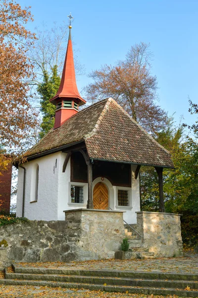 Kleine kapel in Hohle Gasse in de buurt van Kussnacht am Rigi — Stockfoto