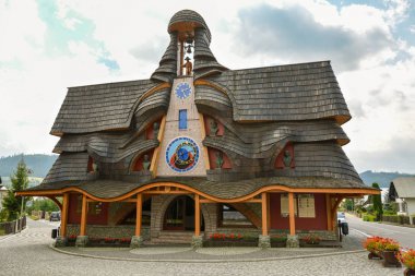Stara Bystrica, Slovakya - 9 Ağustos 2014: Ağustos 2014'te Slovakya'nın kuzey kesimindeki Stara Bystrica köyünde Slovak astronomik saat yapımı