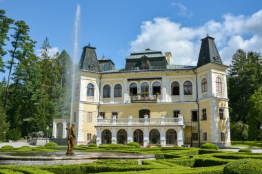 Güney Slovakya 'daki Betliar köyündeki Betliar kalesi.