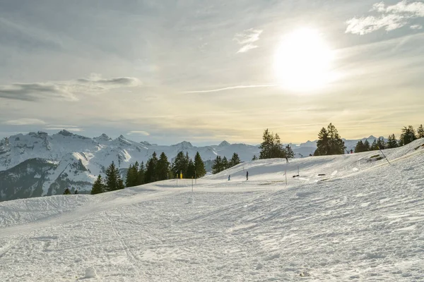 Швиц Швейцария Января 2020 Года Люди Наслаждающиеся Зимним Временем Вершине — стоковое фото