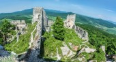 Zřícenina hradu Gymes v Slovenské republice. Cíl cesty. Panoramatické fotografie.