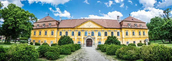 Marchegg Castle Österrike Panoramafoto Arkitektoniska Scenen Resmål — Stockfoto