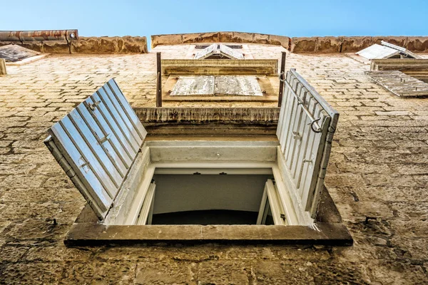 Ramen Met Luiken Het Oude Huis Trogir Kroatië Reisbestemming Architecturale — Stockfoto