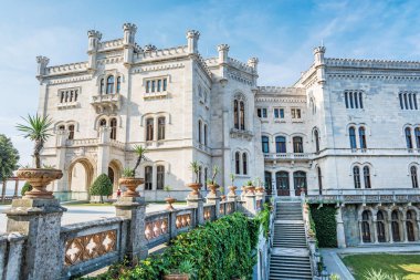 Trieste, kuzeydoğu İtalya yakınındaki Miramare castle. Seyahat hedef. Güzel mimari.