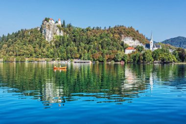 Lake Bled Kalesi ve St Martin's Parish Kilisesi, Slovenya, Europe ile. Seyahat hedef. Yaz tatili.