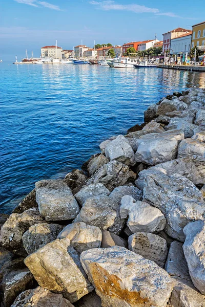 Porec, Istria, Hırvatistan sahilinde. Yaz tatili. Otel ve gemileri ile bağlantı noktası.